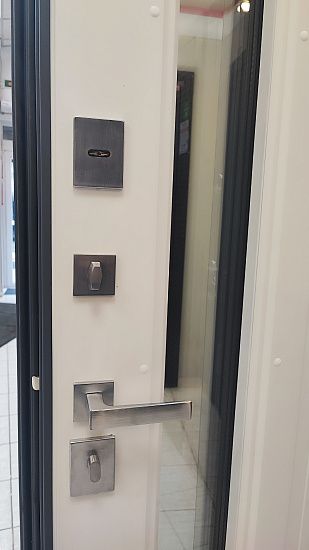 Входная дверь  