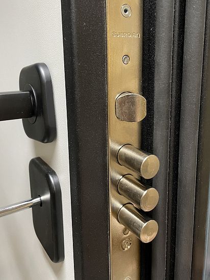 Входная дверь  