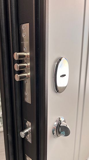 Входная дверь  